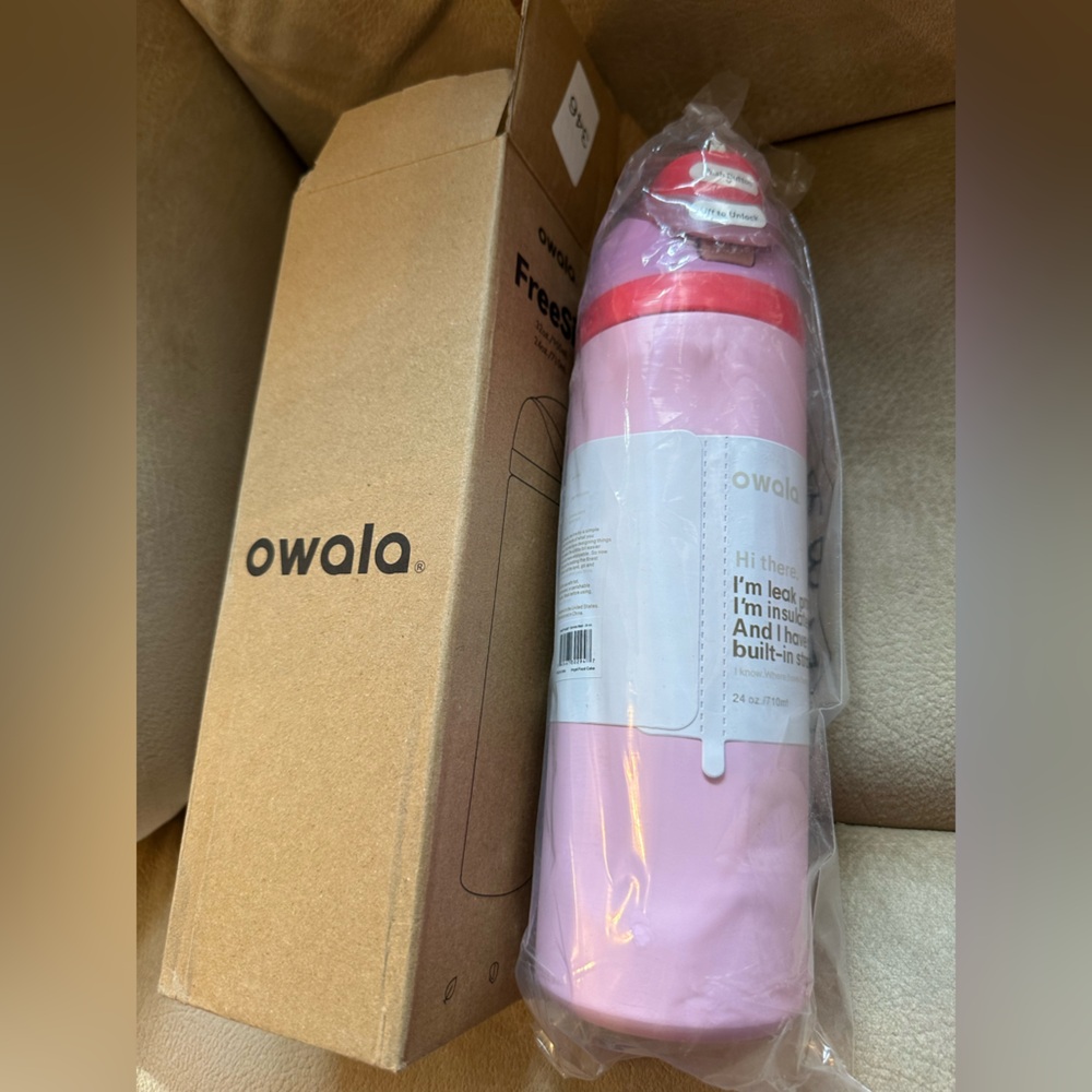 Owala 24 oz Water Bottle new in box